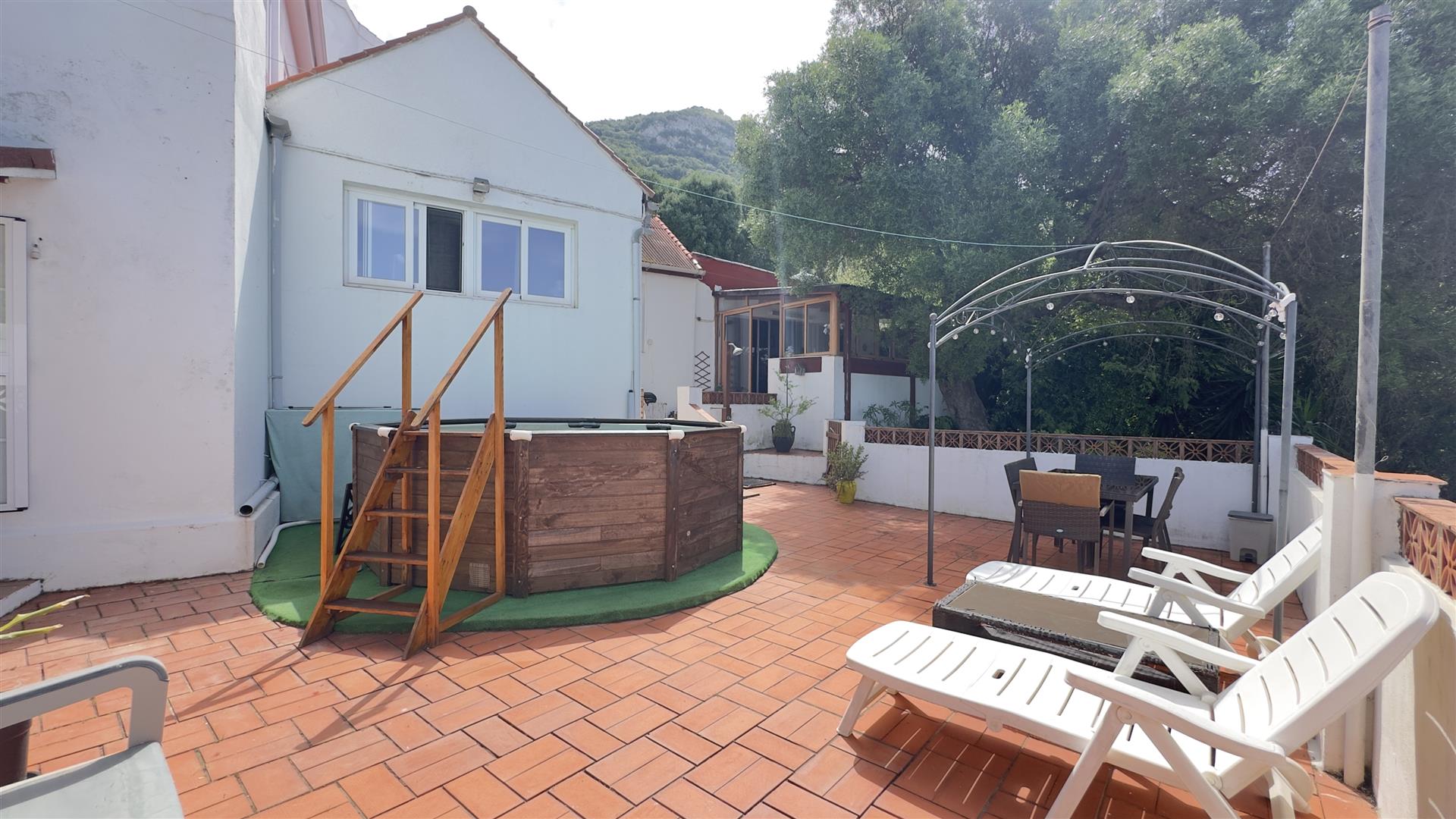 Image of House - 5 Bedrooms - 4 Bathrooms for Sale in Other South District-Gibraltar, Image 25